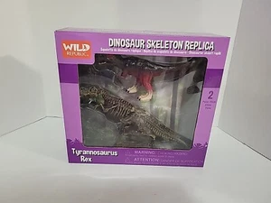 Tyrannosaurus Rex Dinosaur Skeleton Replica - Wild Republic - 2 Pieces - New - Picture 1 of 9