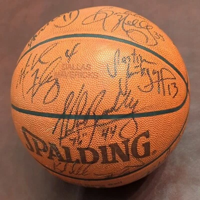 Baloncesto Shawn Bradley AC verde JSA usado firmado juego Dallas Mavericks 1997-98 Foto 1 de 4