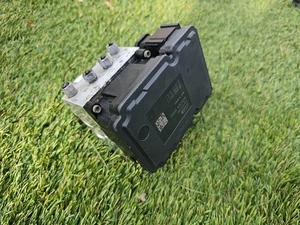 2008 Jeep Wrangler 3.8L ABS Anti-lock Brake Module ABS Pump OEM P52126282AC - Picture 1 of 5