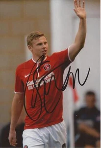 FOTO DE ACCIÓN 6x4 firmada por la iglesia de Simon Charlton: + certificado de autenticidad - Imagen 1 de 1