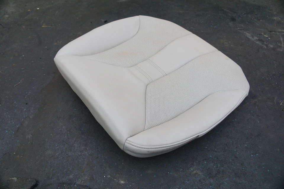 Cojín del panel del asiento inferior trasero blanco marfil 52207409981 OEM BMW i8 2014-19 Foto 1 de 4
