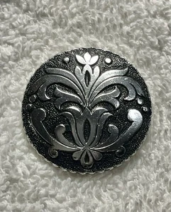 Vintage silberfarben rund Blumenmuster schwarz Schal Pullover Cape Clip Schmuck - Bild 1 von 6