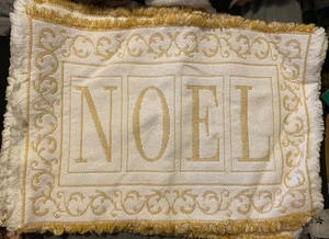 Juego de 4 manteles individuales tejidos de Navidad NOEL flecos blancos y dorados brillantes vacaciones - Imagen 1 de 1