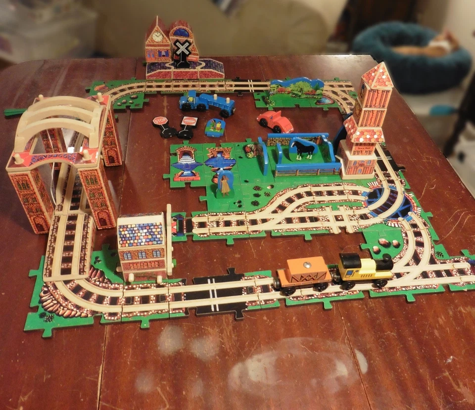 Puzzle World Expandable Wooden Big City Adventure Set, partial - Image 1 of 4