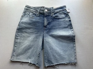 Maurices NWT High Rise Bermuda Shorts 8" Inseam Size 6 Light Wash Denim Jean - Picture 1 of 8