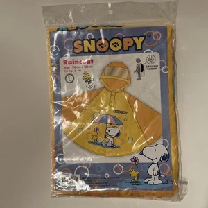 Peanuts Snoopy gelber Regenmantel Poncho mit Kapuze und Taschen Kind Alter 8-10 Größe L - NEU - Bild 1 von 7