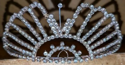 Tiara bisutería vintage, chapada en plata  Foto 1 de 4