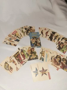 Cartas de juego Bombshells de DC Comics.  Cubierta Completa Con Caja Excelente Estado - Imagen 1 de 6