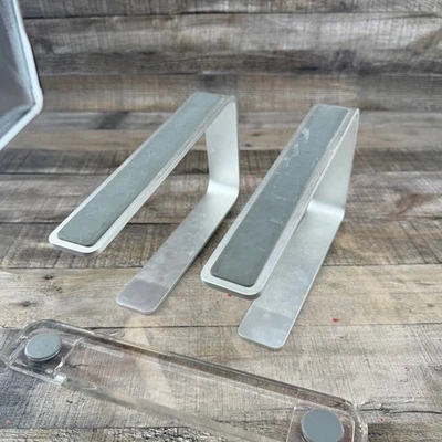 Soporte elevador de escritorio para computadora portátil Griffin Foto 1 de 4