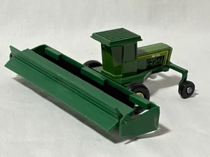 ERTL COOP CCIL 722 SWATHER VERSATILE, GREEN 1/64 - Picture 1 of 3
