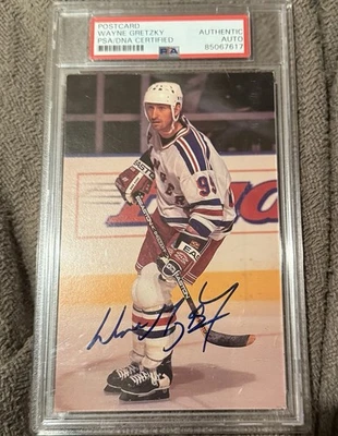 Wayne Gretzky Postcard Autograph PSA/DNA Certified Authentic Auto - Image 1 of 4