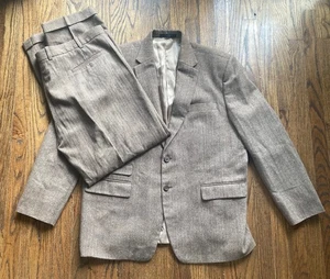 StudioSuits Mens 2Pc Suit Size 46R Jacket 42x31 Pants Brown Herringbone Wool - Picture 1 of 20
