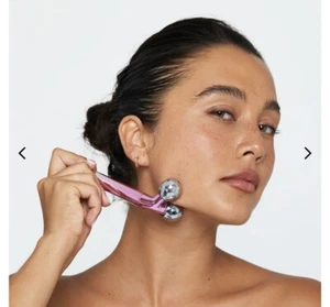 Beambo The Roll Play Electric Facial Rolling Massager 360 Degree Rotations 3D  - Picture 1 of 4