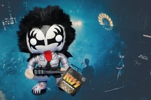 Funko KISS 2011 Gene Simmons Demon 7” Peluche RARO nuevo con etiquetas - Imagen 1 de 7