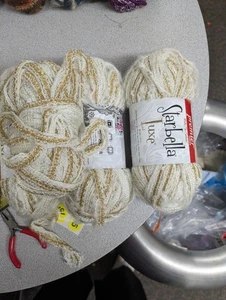 3 + TEILWEISE x Premier Yarns Starbella LUXE - NEU WEISS GOLD 38 YDS - Bild 1 von 1