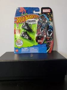 Marvel Hot Wheels Skate-' Venom' Finger Board HCT46 3/8 - Picture 1 of 2