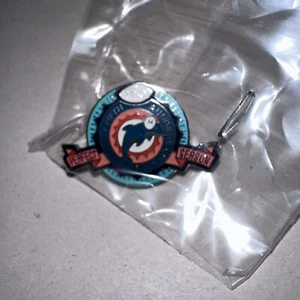 VTG Lapel Hat Pin Miami Dolphins Perfect Season 25th Anniversary 1997 New 17-0 - Picture 1 of 3