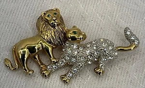 Gold tone Lion & Lioness Rhinestone Brooch Pin - Picture 1 of 4