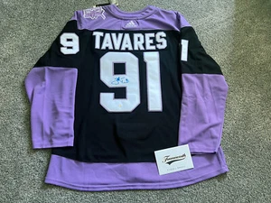 JOHN TAVARES Toronto Maple Leafs SIGNED Auto Cancer JERSEY Frameworth COA 54 - Picture 1 of 4