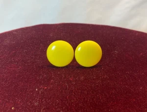Vintage Japan Yellow Lucite Clip On Earrings Round Button Retro 1960s Mod MCM - Picture 1 of 5