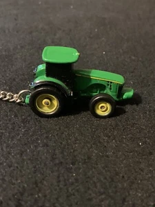 John Deere ERTL Tomy Juguete Verde Tractor Llavero Llavero - Imagen 1 de 9