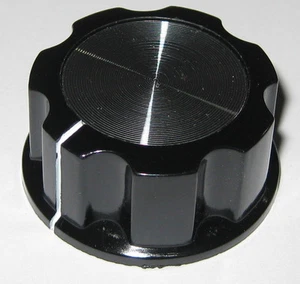 Instrument gerippt geriffelt 1-5/16" Knopf - 1/4" Innendurchmesser - Messingeinsatz - Aluminiumplatte - Bild 1 von 4