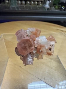 5144 Apophyllit natürliche kubistische Clusterformen in Vulkangestein klar rosa oder grün - Bild 1 von 7