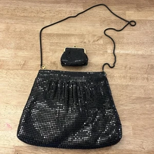 Cartera de noche vintage para mujer de malla negra dorada con cremallera herrajes con monedero - Imagen 1 de 9