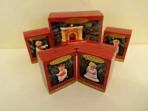 1993 Hallmark The Bearingers (set of 5) Lighted Fireplace Display & 4 Bears  - Picture 1 of 2