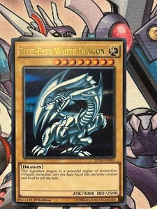 Tarjeta Coleccionable YuGiOh BLUE EYES WHITE DRAGON 1ª Edición DUSA EN043 ULTRA RARA - Imagen 1 de 2