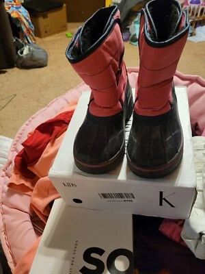 Botas de nieve de goma rosa y negro para niñas talla 13/1 Foto 1 de 3