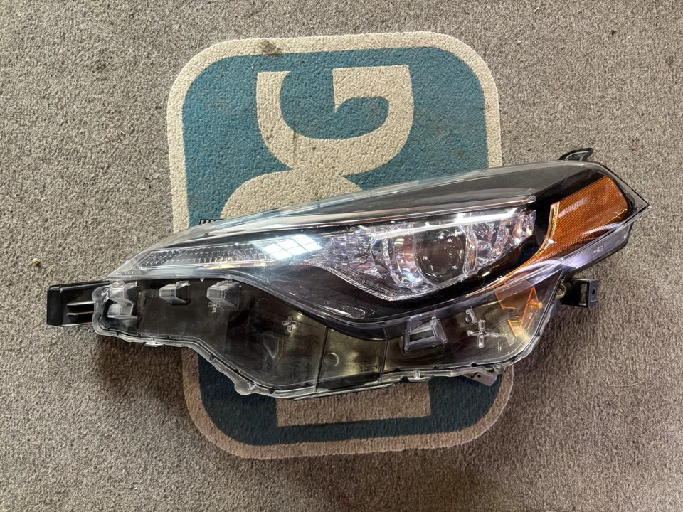 Faro LED único izquierdo izquierdo lado del conductor Toyota Corolla 2017-2019 OEM Foto 1 de 4
