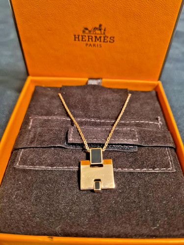 HERMÈS Collana con ciondolo Hermes Eileen placcata nero e oro con inclusioni