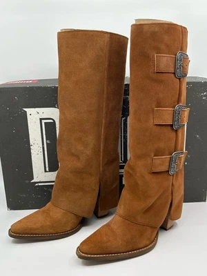 Botas occidentales DINGO NUEVAS EN CAJA Hebilla Conejito Talla 8,5 M Camel Mujeres Vaquera Tacón Gamuza Foto 1 de 4