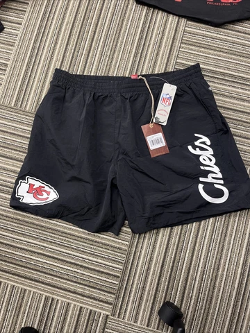 NEW MITCHELL AND NESS KANSAS CITY CHIEFS NYLON SHORT 2XL Cover