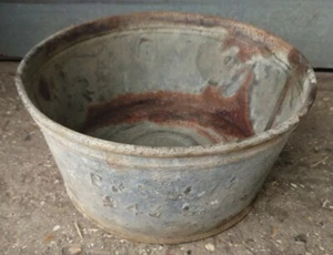 Vintage Round Galvanised Wash or Feed Tub - Planter - Picture 1 of 9