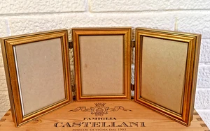 Marco de fotos independiente tradicional de madera 3 doradas triple pliegue 3,5x5 - Imagen 1 de 6