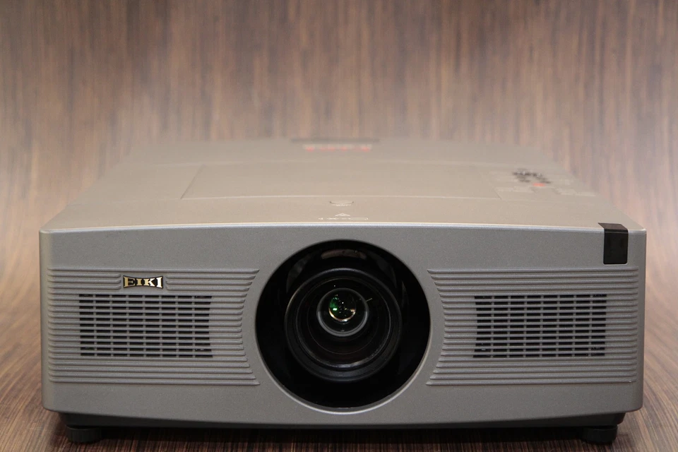 Eiki LC-WGC500 PLC-WTC500 5000 Lumen WXGA HD LCD projector - Super low use! - Image 1 of 4