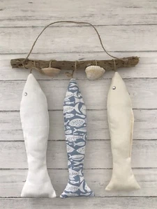 Driftwood & 3 Hanging Fabric Fish with Shells Nautical Maritime Seaside Coastal - Picture 1 of 5