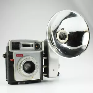 Kodak Brownie Starmatic f/8 - Vintage 50's-60's 127 Camera + Super M 40 Flash - Picture 1 of 5