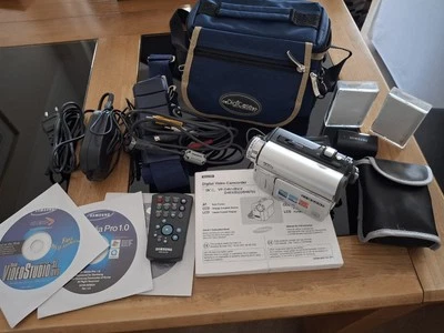 Samsung Camcorder with accessories and carrying case. - Image 1 of 4