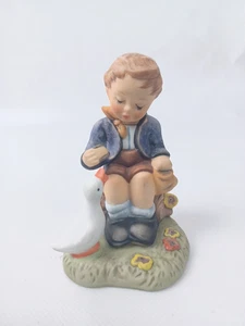 Vintage Berta Hummel Imbisszeit BH 113 Figur Goebel 1999 Junge mit Ente/Gans - Bild 1 von 7