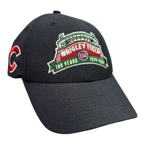 Cappello berretto Chicago Cubs Wrigley Field 100 anni logo club 47 marca regolabile RARO - Foto 1 di 13