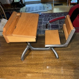 American Girl Molly’s Schulschreibtisch aus Holz & Metall mit Drehstuhl Rentner - Bild 1 von 11