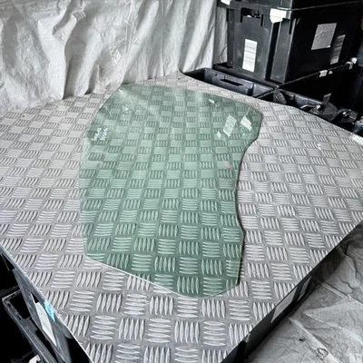 2010 FORD FOCUS Left Passenger Side Front Door Window Glass - Image 1 of 4