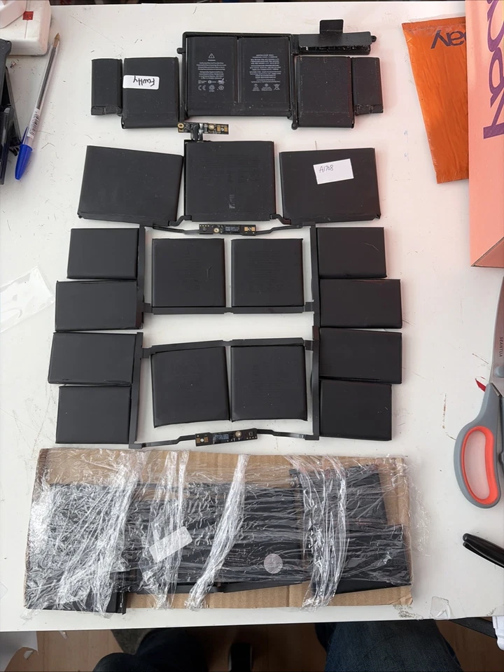 JOB LOT 5x APPLE MACBOOK PRO /Air BATTERY VARIOUS - NOT WORKING Sku 4036 - Image 1 of 1