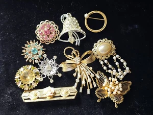 10p Vtg Brooch Lot Avon Sara Cov Gold/Silver Tones Faux Pearls Rhinestones - Picture 1 of 15