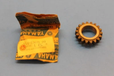 Nuevo de Lote Antiguo Yamaha Kick Pinion Gear DT100 G6 G7 JT2 JT2MX LT2 L5 MX100 254-15631-00-00 Foto 1 de 4