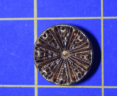 2733 1 Antique  2-part metal buttons, mirror back, filigree, Tchecoslovaquie mar Cover