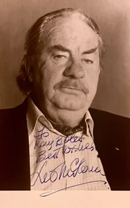 ¡Ayuda de los Beatles! Foto promocional firmada del actor de cine Leo McKern - Imagen 1 de 8